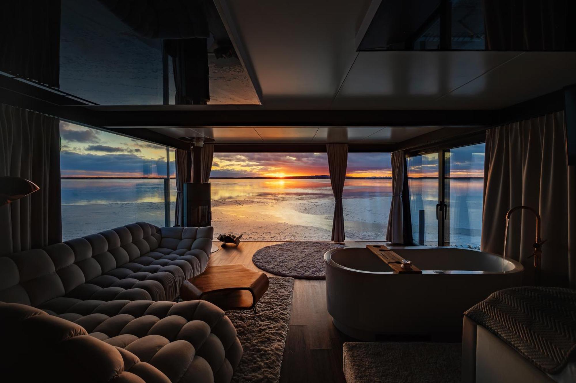 Grand Ht Houseboats - Domki Na Wodzie - Sauna, Jacuzzi, Kominek Mielno  Exterior foto