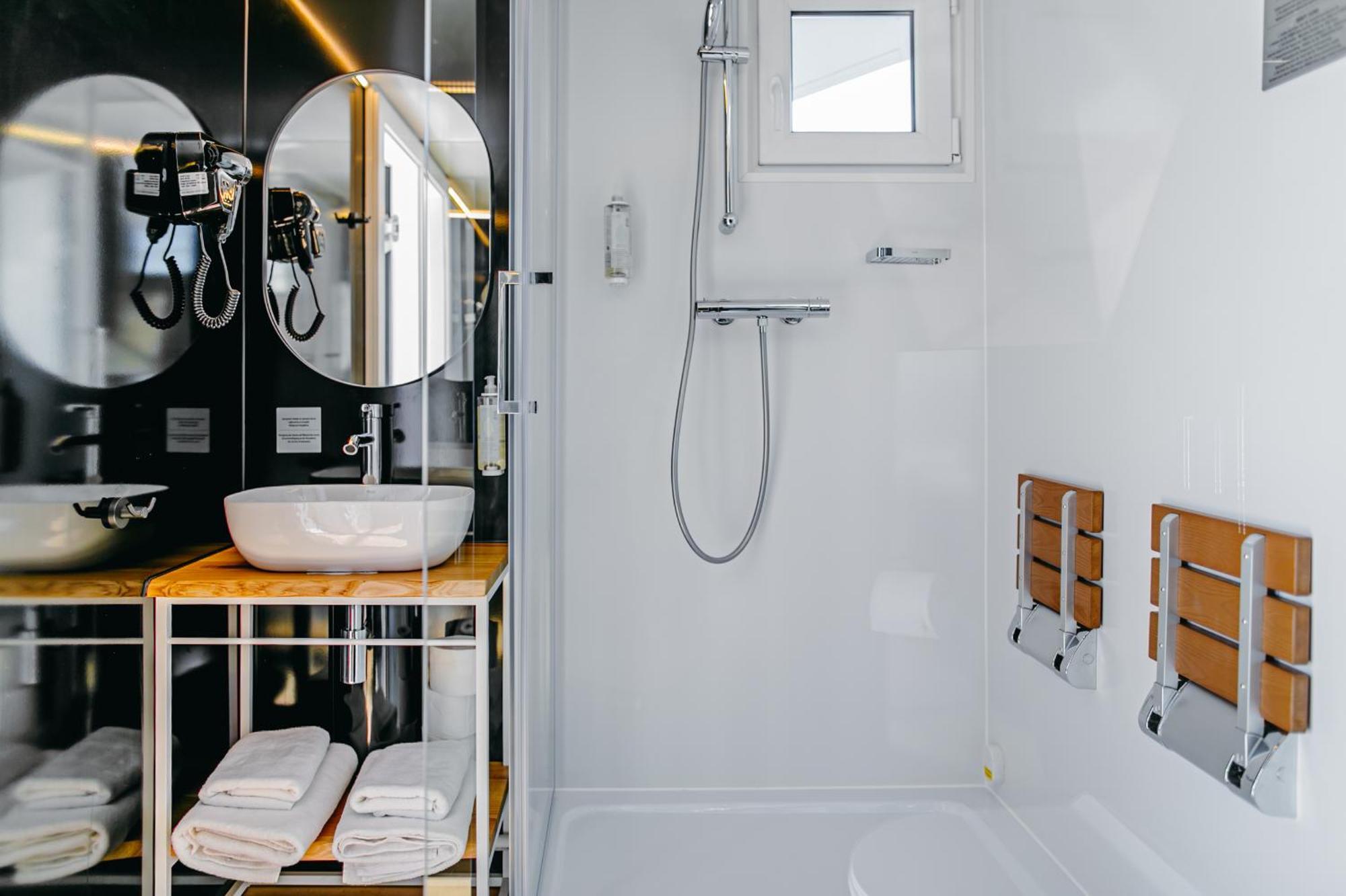 Grand Ht Houseboats - Domki Na Wodzie - Sauna, Jacuzzi, Kominek Mielno  Cameră foto