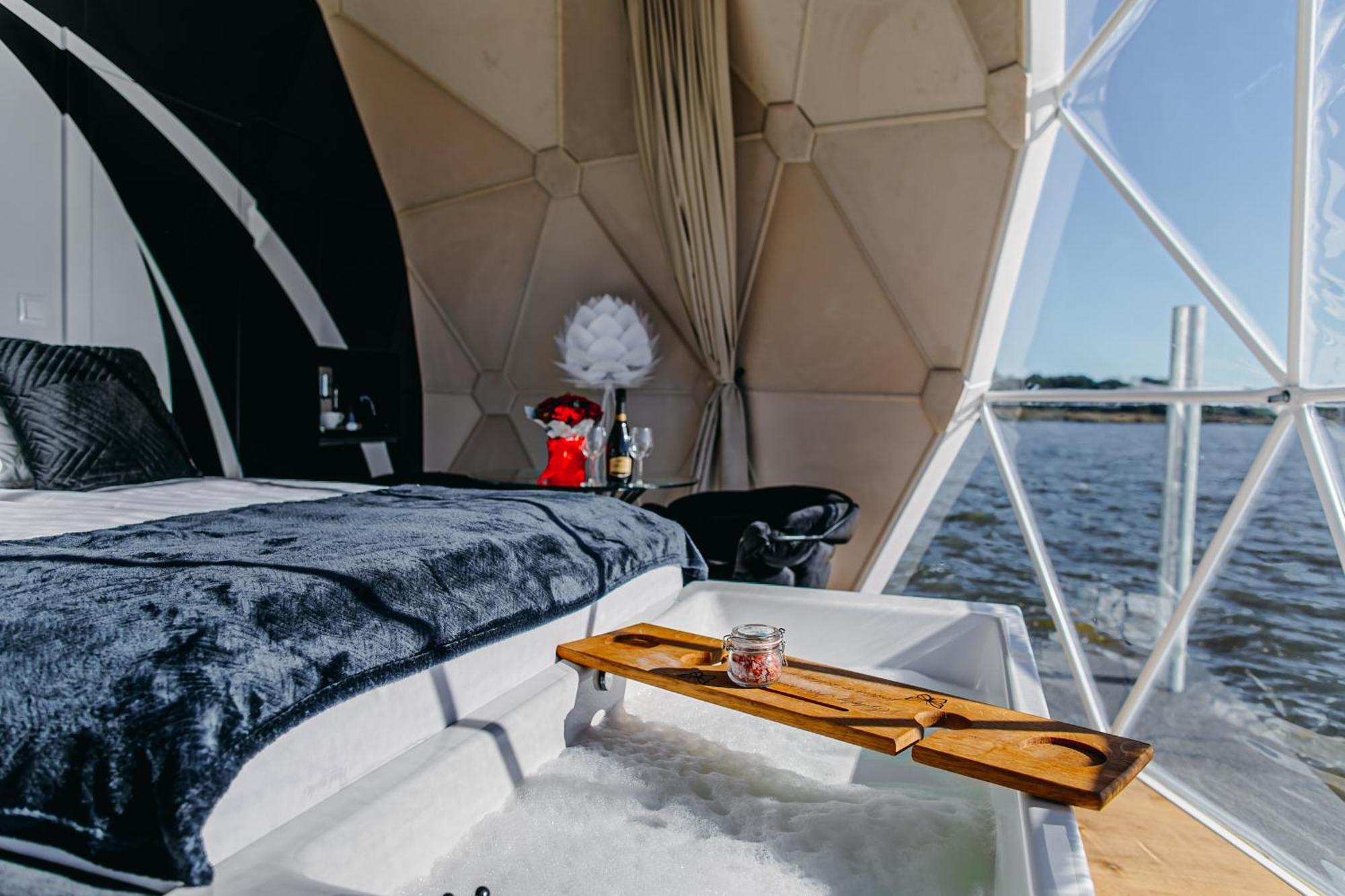 Grand Ht Houseboats - Domki Na Wodzie - Sauna, Jacuzzi, Kominek Mielno  Cameră foto
