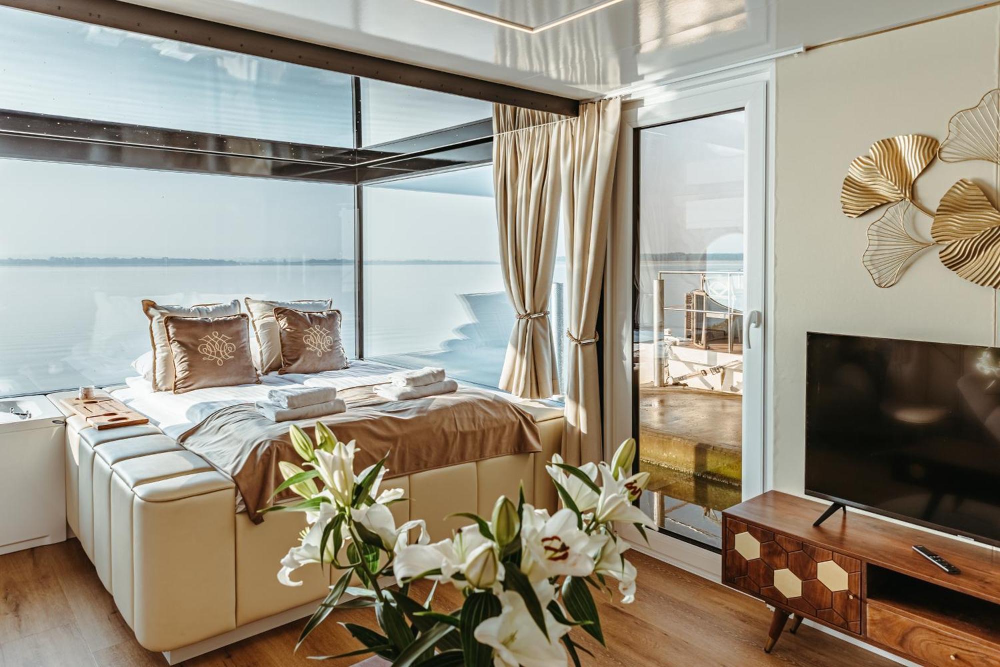 Grand Ht Houseboats - Domki Na Wodzie - Sauna, Jacuzzi, Kominek Mielno  Exterior foto