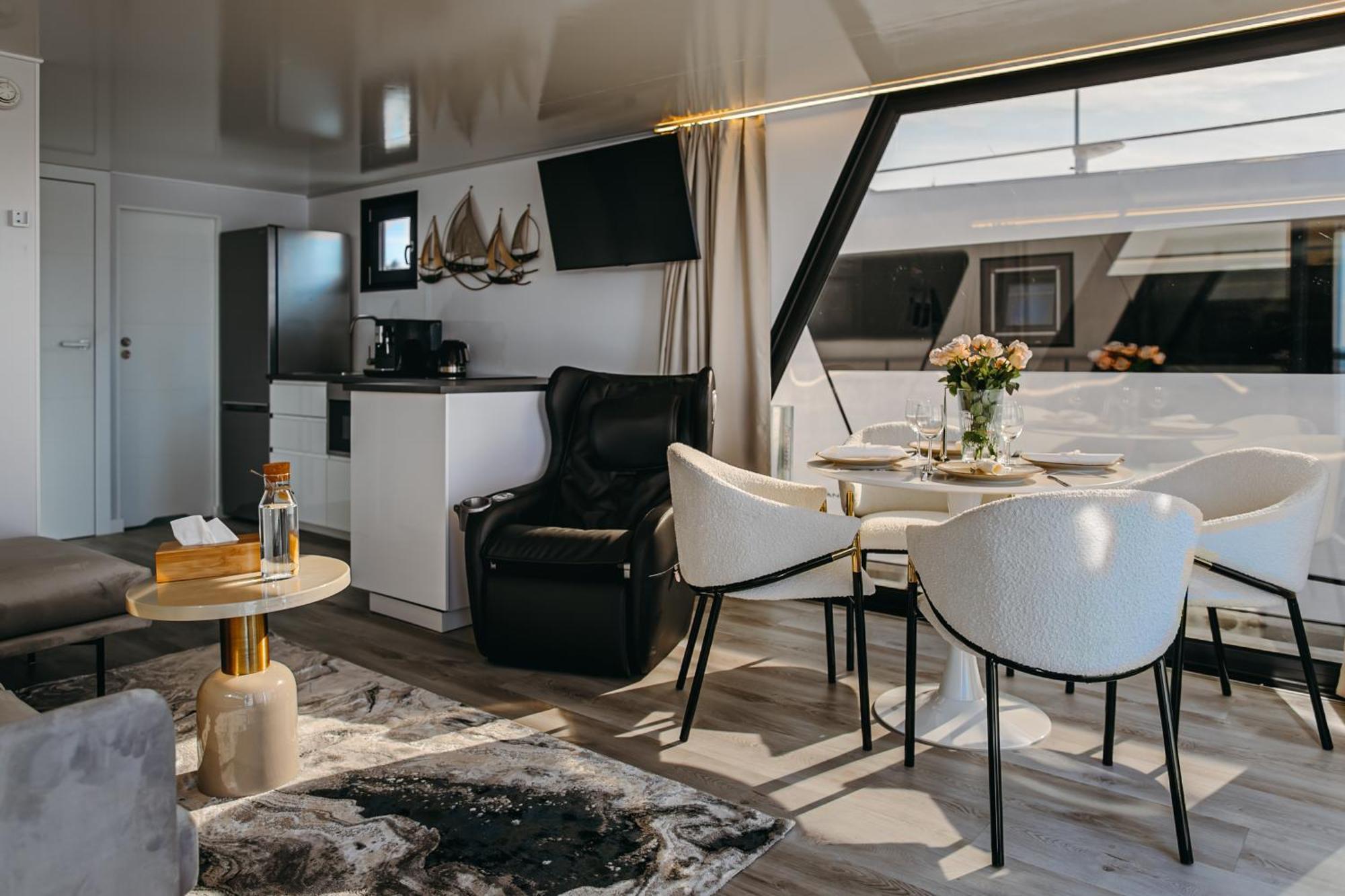Grand Ht Houseboats - Domki Na Wodzie - Sauna, Jacuzzi, Kominek Mielno  Cameră foto